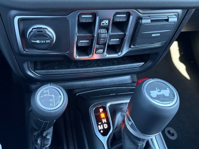 2027 Jeep Wrangler WRANGLER 4-DOOR SAHARA