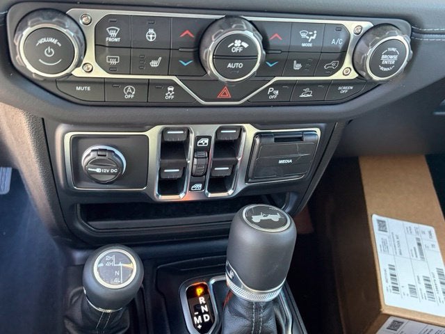 2027 Jeep Wrangler WRANGLER 4-DOOR SAHARA