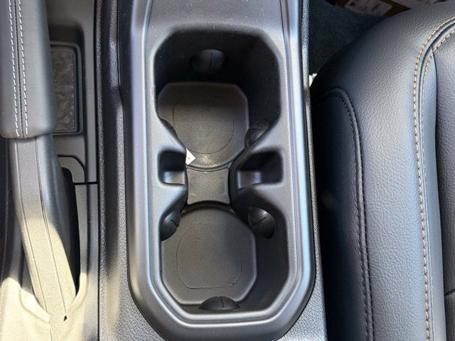 2027 Jeep Wrangler WRANGLER 4-DOOR SAHARA