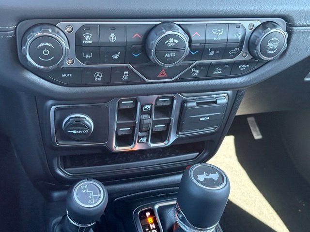 2027 Jeep Wrangler WRANGLER 4-DOOR SAHARA