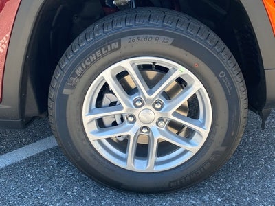 2025 Jeep Grand Cherokee GRAND CHEROKEE LAREDO X 4X4