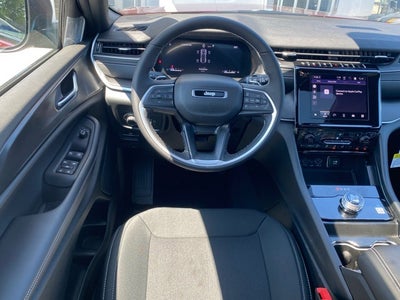 2025 Jeep Grand Cherokee GRAND CHEROKEE LAREDO X 4X4