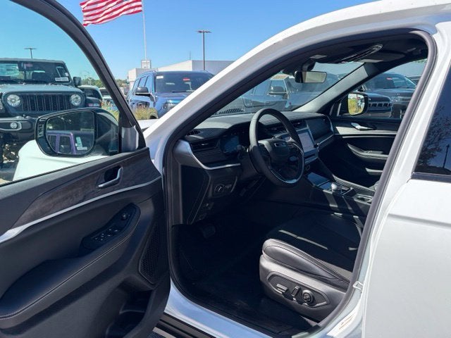 2027 Jeep Grand Cherokee GRAND CHEROKEE LAREDO ALTITUDE 4X4