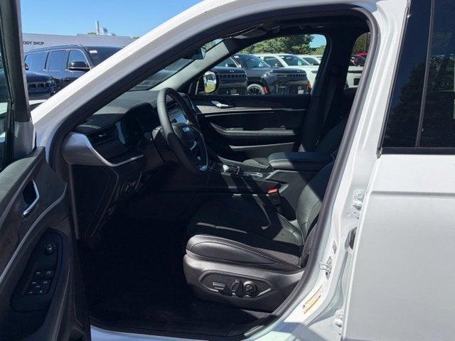 2027 Jeep Grand Cherokee GRAND CHEROKEE LAREDO ALTITUDE 4X4