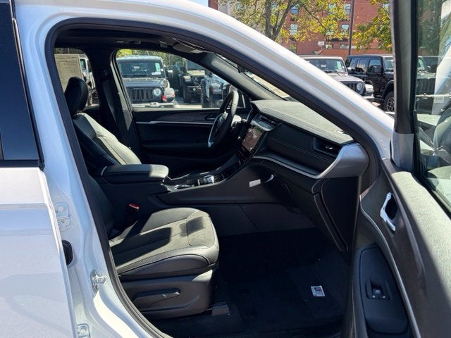 2027 Jeep Grand Cherokee GRAND CHEROKEE LAREDO ALTITUDE 4X4