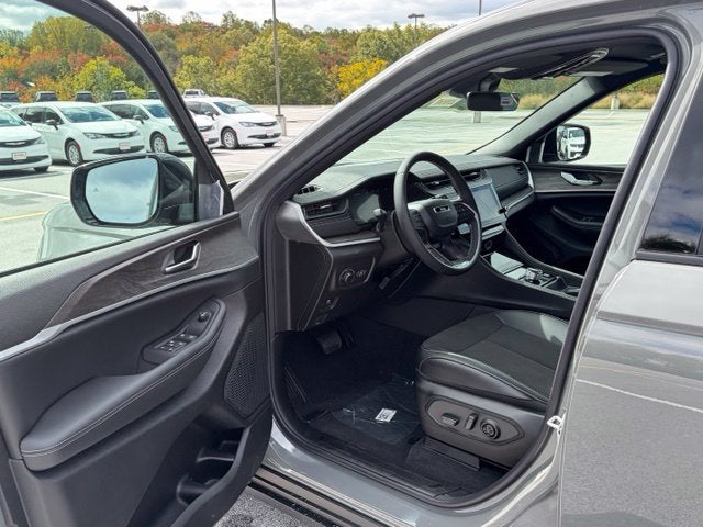 2027 Jeep Grand Cherokee GRAND CHEROKEE LAREDO ALTITUDE 4X4