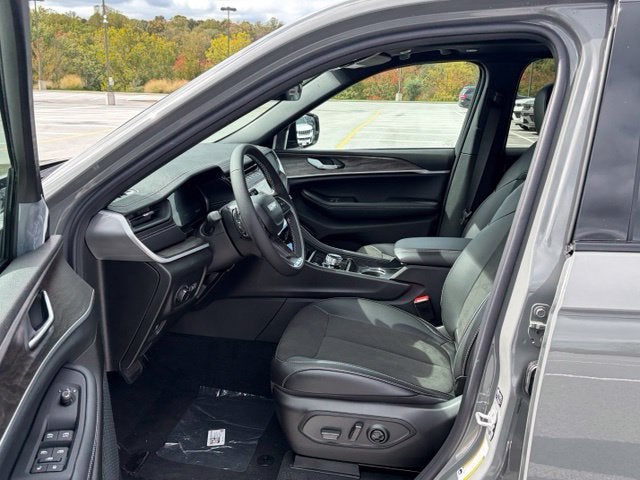 2027 Jeep Grand Cherokee GRAND CHEROKEE LAREDO ALTITUDE 4X4