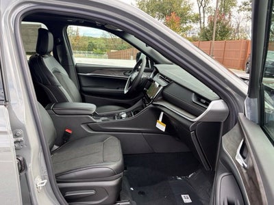 2027 Jeep Grand Cherokee GRAND CHEROKEE LAREDO ALTITUDE 4X4