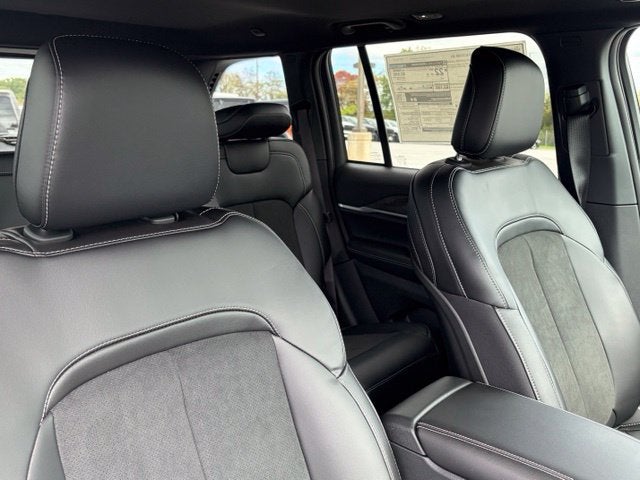 2027 Jeep Grand Cherokee GRAND CHEROKEE LAREDO ALTITUDE 4X4