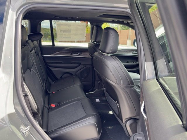 2027 Jeep Grand Cherokee GRAND CHEROKEE LAREDO ALTITUDE 4X4