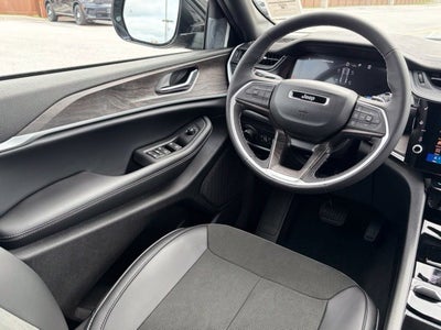 2027 Jeep Grand Cherokee GRAND CHEROKEE LAREDO ALTITUDE 4X4