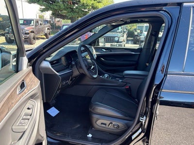 2027 Jeep Grand Cherokee GRAND CHEROKEE LAREDO ALTITUDE 4X4