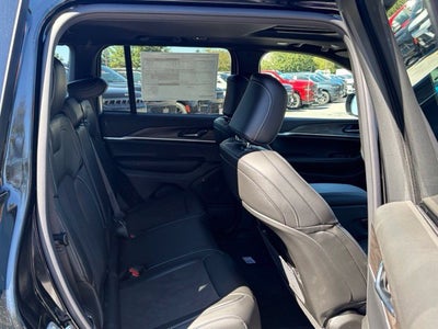 2027 Jeep Grand Cherokee GRAND CHEROKEE LAREDO ALTITUDE 4X4