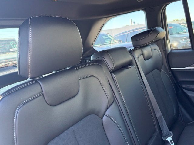 2027 Jeep Grand Cherokee GRAND CHEROKEE LAREDO ALTITUDE 4X4