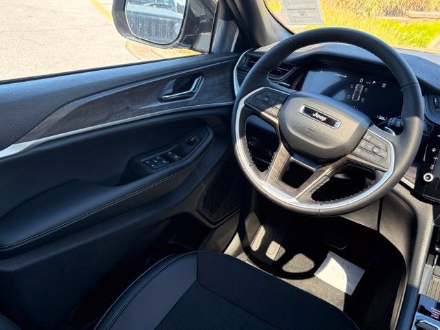 2027 Jeep Grand Cherokee GRAND CHEROKEE LAREDO ALTITUDE 4X4