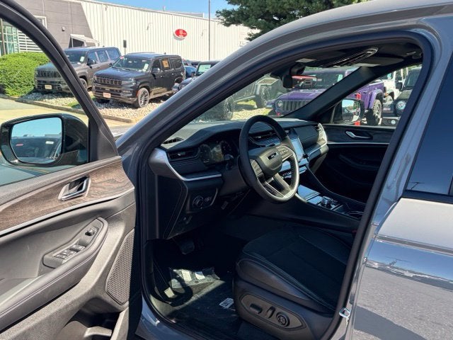 2027 Jeep Grand Cherokee GRAND CHEROKEE LAREDO ALTITUDE 4X4
