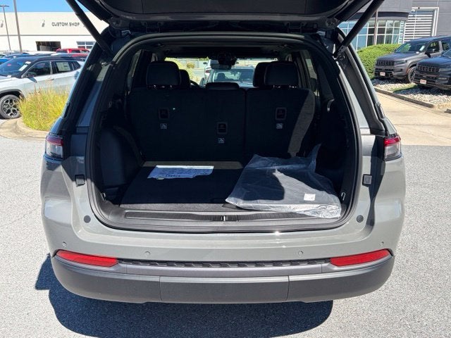 2027 Jeep Grand Cherokee GRAND CHEROKEE LAREDO ALTITUDE 4X4