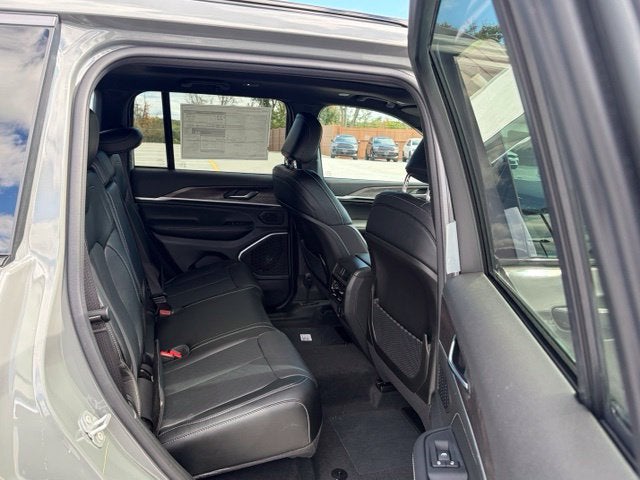 2027 Jeep Grand Cherokee GRAND CHEROKEE LIMITED RESERVE 4X4