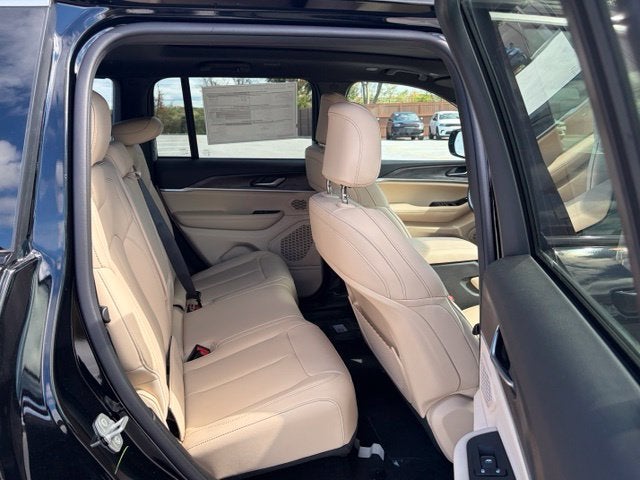2027 Jeep Grand Cherokee GRAND CHEROKEE LIMITED 4X4