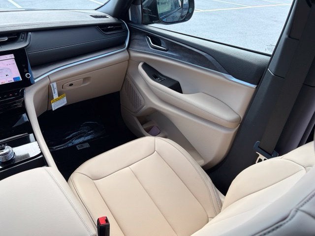2027 Jeep Grand Cherokee GRAND CHEROKEE LIMITED 4X4