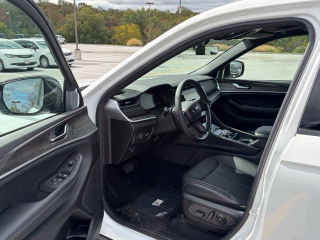 2027 Jeep Grand Cherokee GRAND CHEROKEE LIMITED 4X4