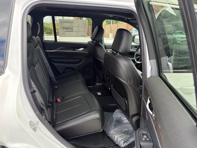 2027 Jeep Grand Cherokee GRAND CHEROKEE LIMITED 4X4