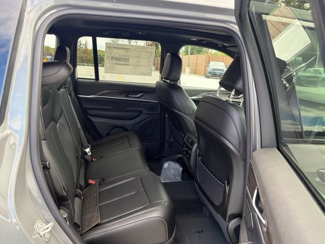 2027 Jeep Grand Cherokee GRAND CHEROKEE LIMITED 4X4