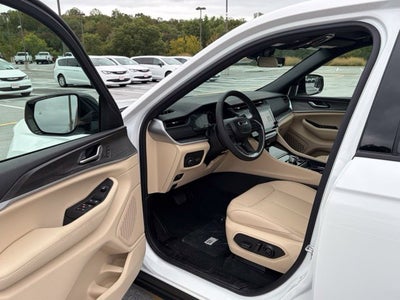 2027 Jeep Grand Cherokee GRAND CHEROKEE LIMITED 4X4