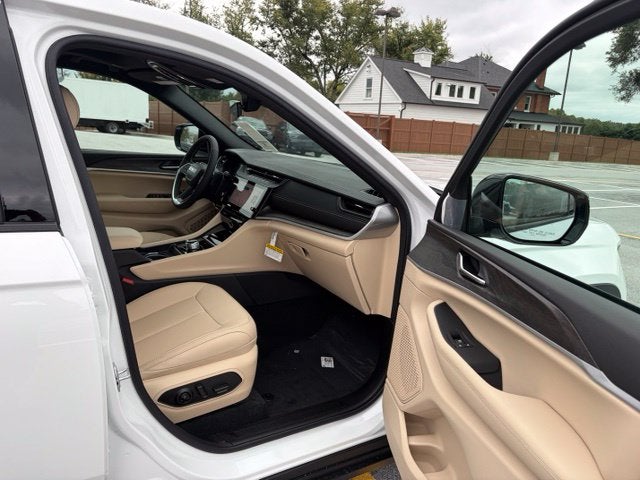 2027 Jeep Grand Cherokee GRAND CHEROKEE LIMITED 4X4
