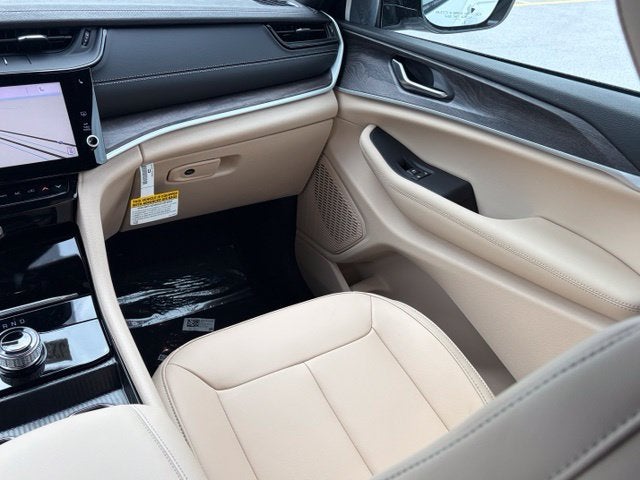 2027 Jeep Grand Cherokee GRAND CHEROKEE LIMITED 4X4