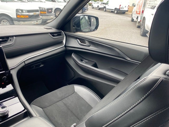 2025 Jeep Grand Cherokee L Altitude 4x4