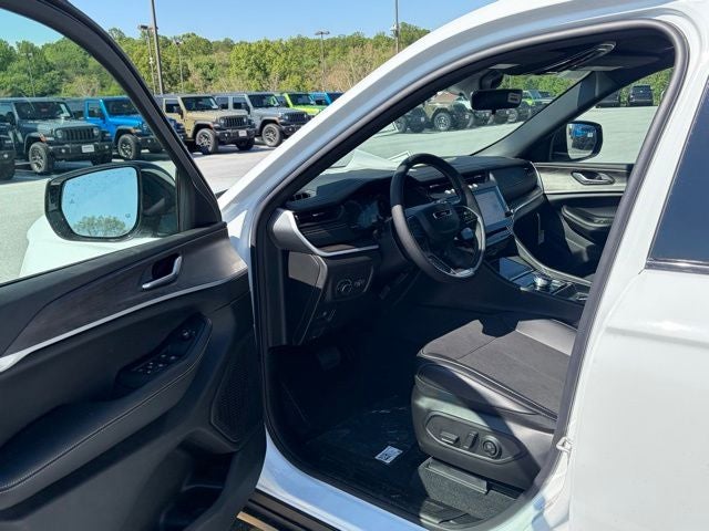 2026 Jeep Grand Cherokee GRAND CHEROKEE L LAREDO ALTITUDE 4X4