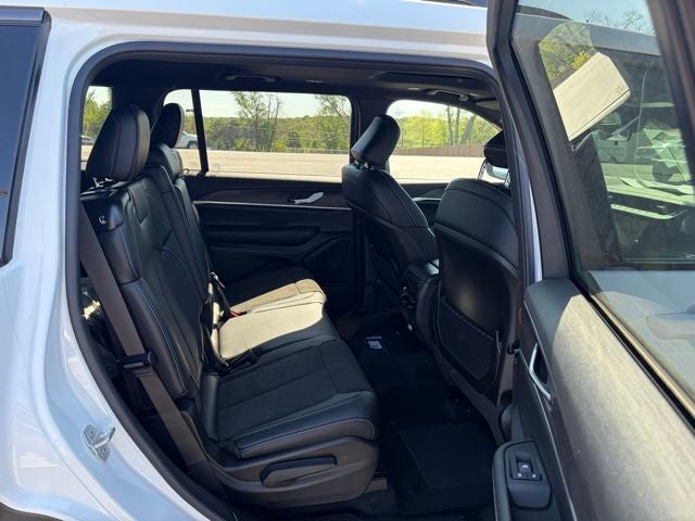 2026 Jeep Grand Cherokee GRAND CHEROKEE L LAREDO ALTITUDE 4X4