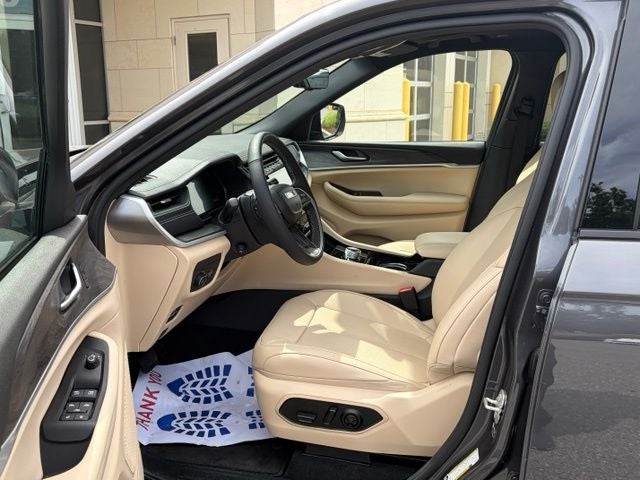 2023 Jeep Grand Cherokee L Limited 4x4