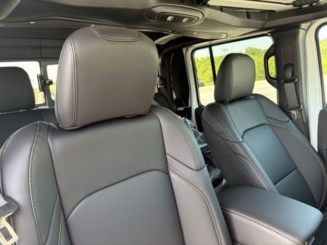 2026 Jeep Gladiator GLADIATOR SAHARA 4X4