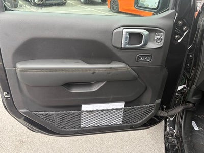 2026 Jeep Gladiator GLADIATOR SAHARA 4X4