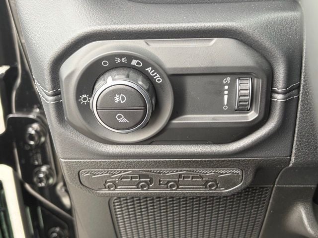 2026 Jeep Gladiator GLADIATOR SAHARA 4X4