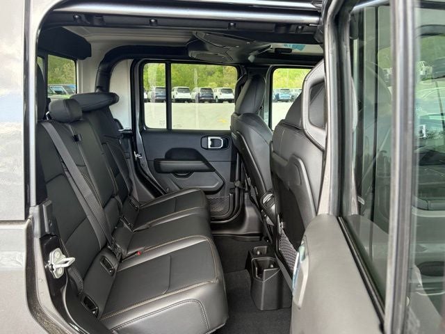 2026 Jeep Gladiator GLADIATOR SAHARA 4X4