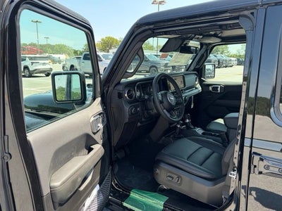 2026 Jeep Gladiator GLADIATOR SAHARA 4X4