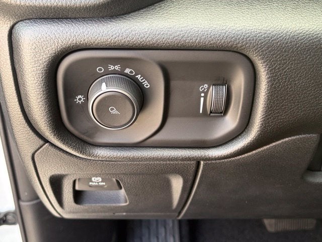 2027 RAM Ram 1500 RAM 1500 TRADESMAN QUAD CAB 4X2 6'4' BOX
