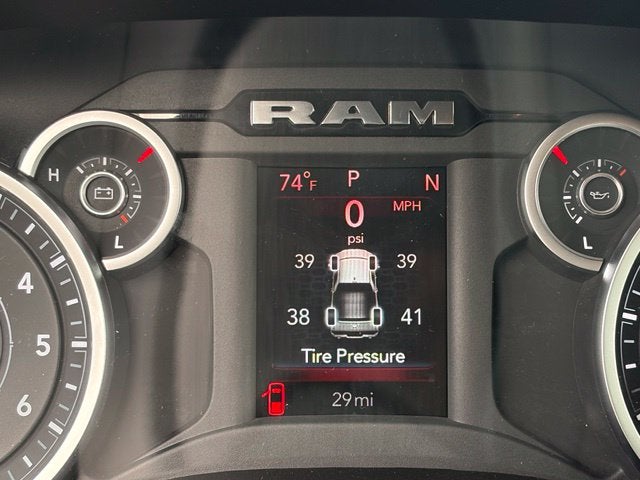 2027 RAM Ram 1500 RAM 1500 TRADESMAN QUAD CAB 4X2 6'4' BOX