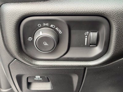 2027 RAM Ram 1500 RAM 1500 TRADESMAN QUAD CAB 4X2 6'4' BOX