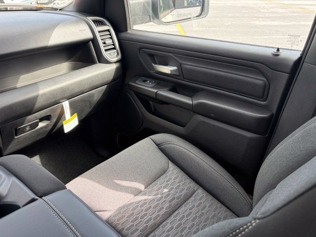 2027 RAM Ram 1500 RAM 1500 TRADESMAN QUAD CAB 4X2 6'4' BOX