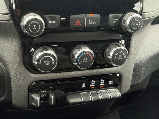 2027 RAM Ram 1500 RAM 1500 TRADESMAN QUAD CAB 4X2 6'4' BOX