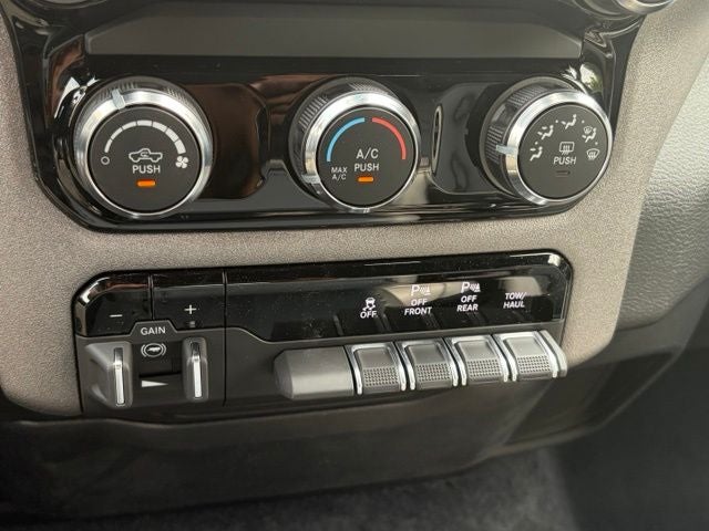 2026 RAM Ram 1500 RAM 1500 TRADESMAN QUAD CAB 4X4 6'4' BOX