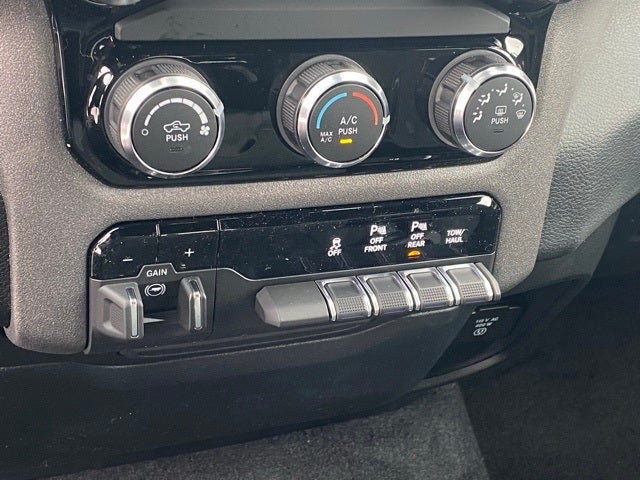 2026 RAM Ram 1500 RAM 1500 TRADESMAN QUAD CAB 4X4 6'4' BOX