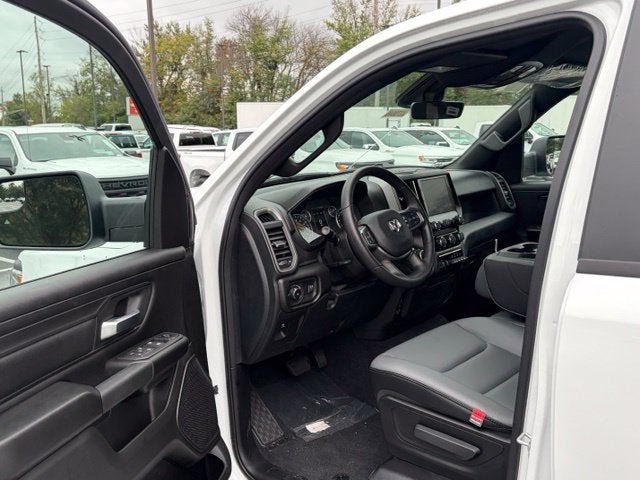 2027 RAM Ram 1500 RAM 1500 TRADESMAN CREW CAB 4X4 5'7' BOX
