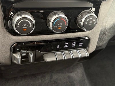 2026 RAM Ram 1500 RAM 1500 EXPRESS QUAD CAB 4X2 6'4' BOX
