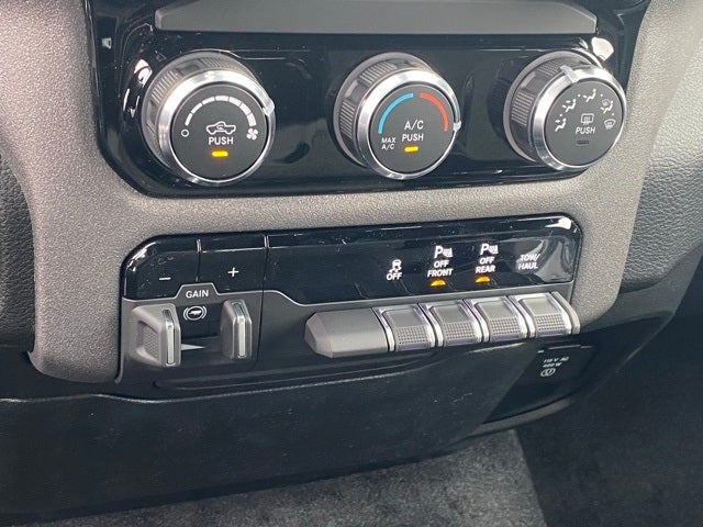 2026 RAM Ram 1500 RAM 1500 TRADESMAN QUAD CAB 4X2 6'4' BOX