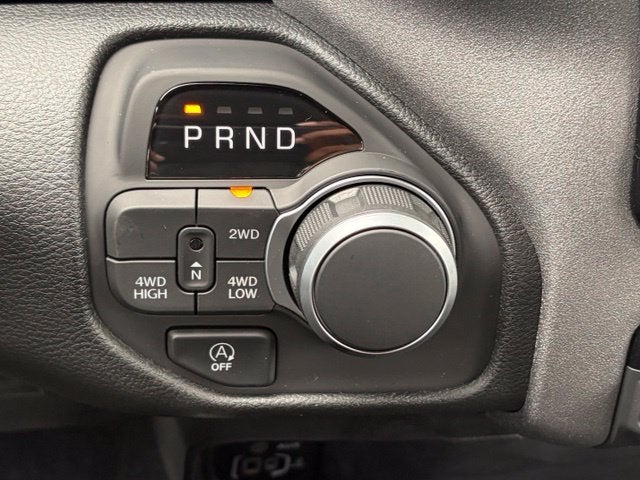 2027 RAM Ram 1500 RAM 1500 TRADESMAN QUAD CAB 4X4 6'4' BOX